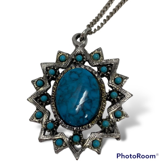 Avon Jewelry - Vintage Turquoise & Silver tone Necklace